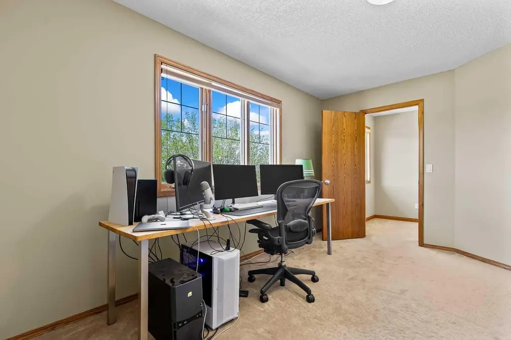 322 Hampstead Way NW Calgary AB T3A 6E6