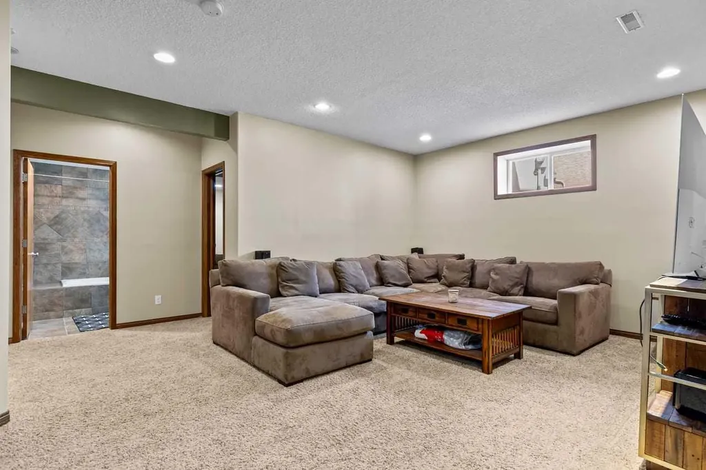 322 Hampstead Way NW Calgary AB T3A 6E6