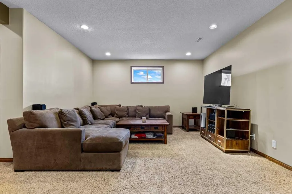 322 Hampstead Way NW Calgary AB T3A 6E6