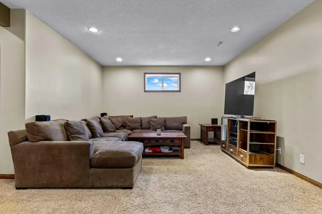 322 Hampstead Way NW Calgary AB T3A 6E6