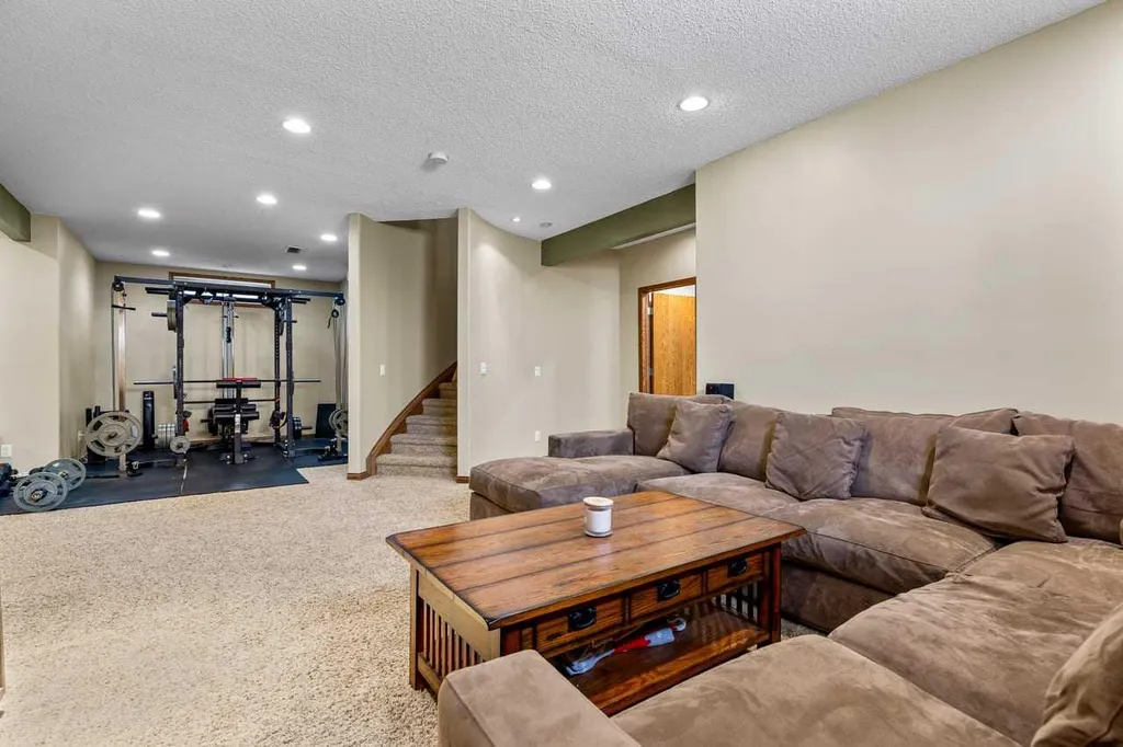 322 Hampstead Way NW Calgary AB T3A 6E6
