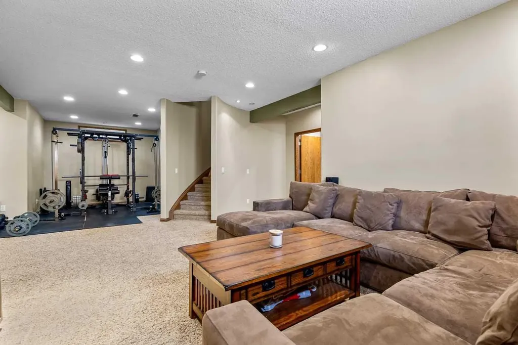 322 Hampstead Way NW Calgary AB T3A 6E6