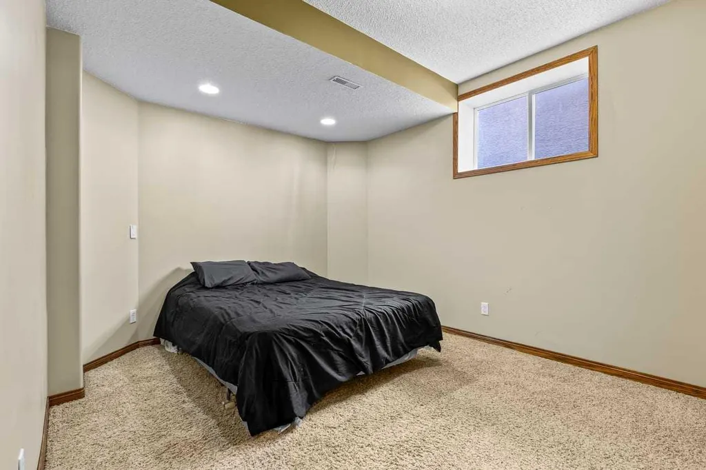 322 Hampstead Way NW Calgary AB T3A 6E6