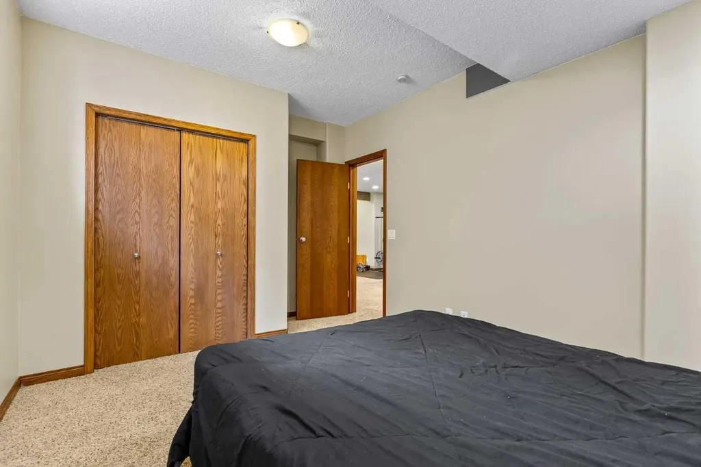 322 Hampstead Way NW Calgary AB T3A 6E6
