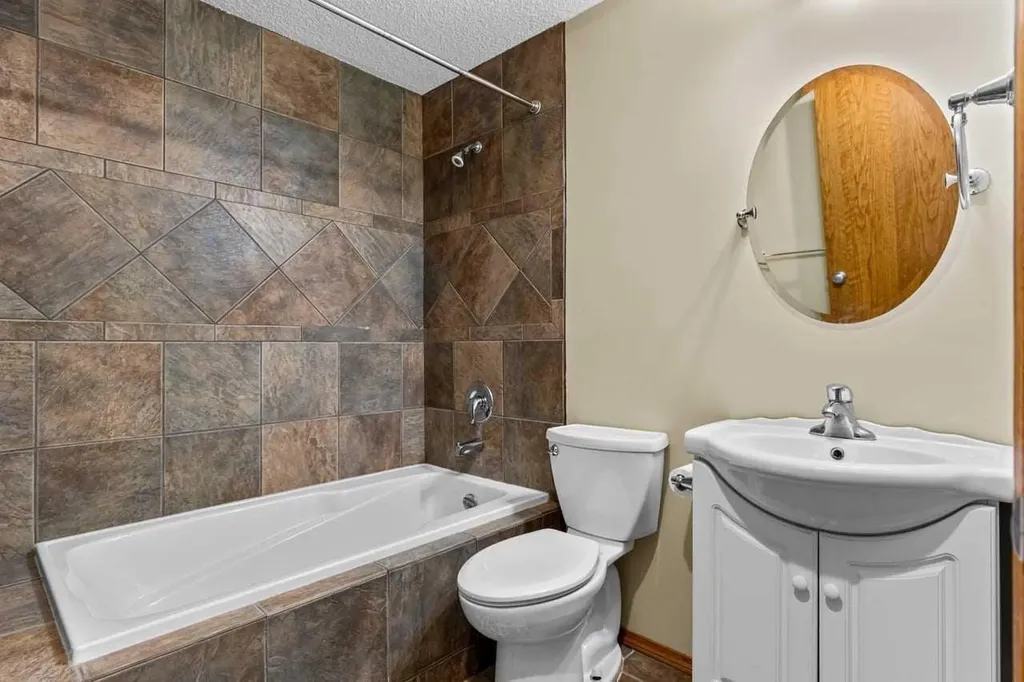 322 Hampstead Way NW Calgary AB T3A 6E6