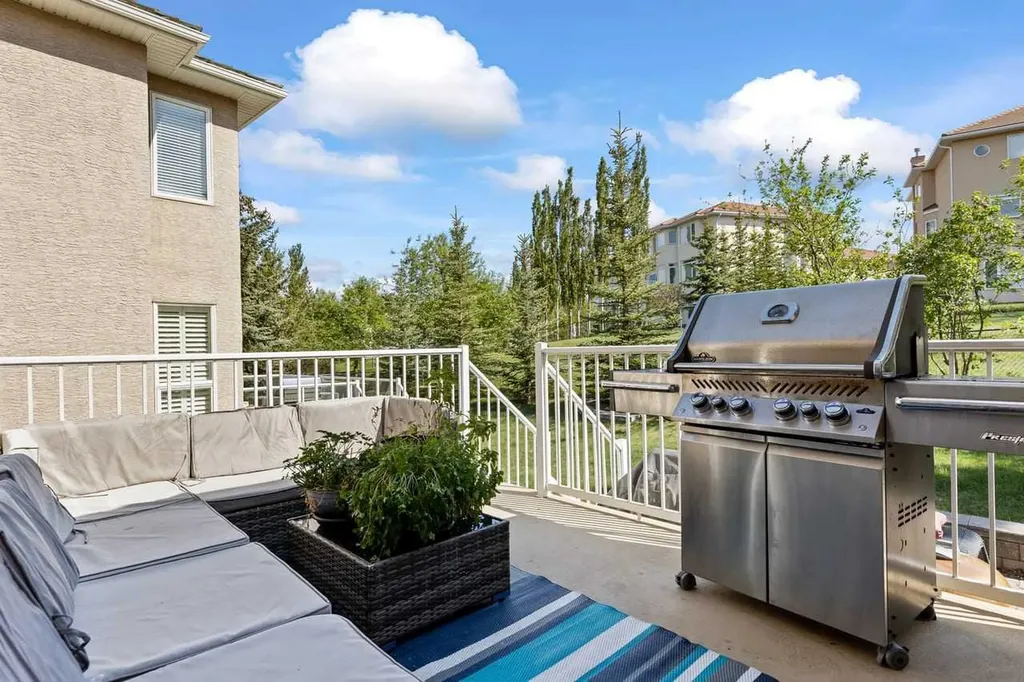 322 Hampstead Way NW Calgary AB T3A 6E6