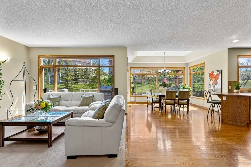 322 Hampstead Way NW Calgary AB T3A 6E6