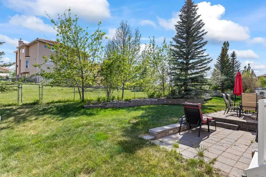 322 Hampstead Way NW Calgary AB T3A 6E6