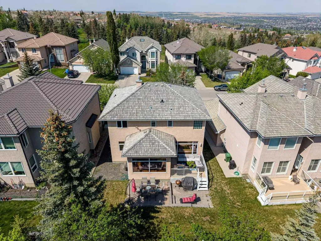 322 Hampstead Way NW Calgary AB T3A 6E6