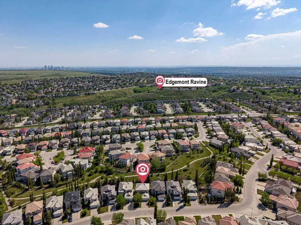 322 Hampstead Way NW Calgary AB T3A 6E6