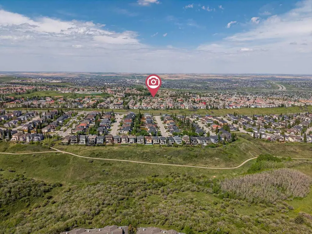 322 Hampstead Way NW Calgary AB T3A 6E6