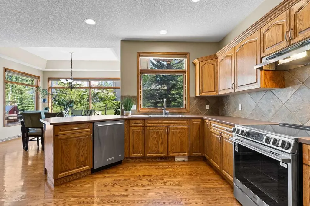 322 Hampstead Way NW Calgary AB T3A 6E6