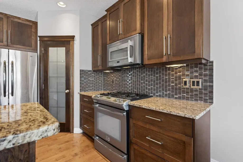 159 Sherwood Crescent NW Calgary AB T3R 0G3