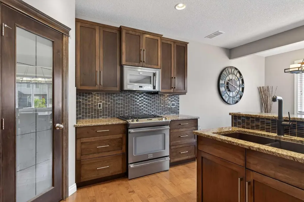 159 Sherwood Crescent NW Calgary AB T3R 0G3