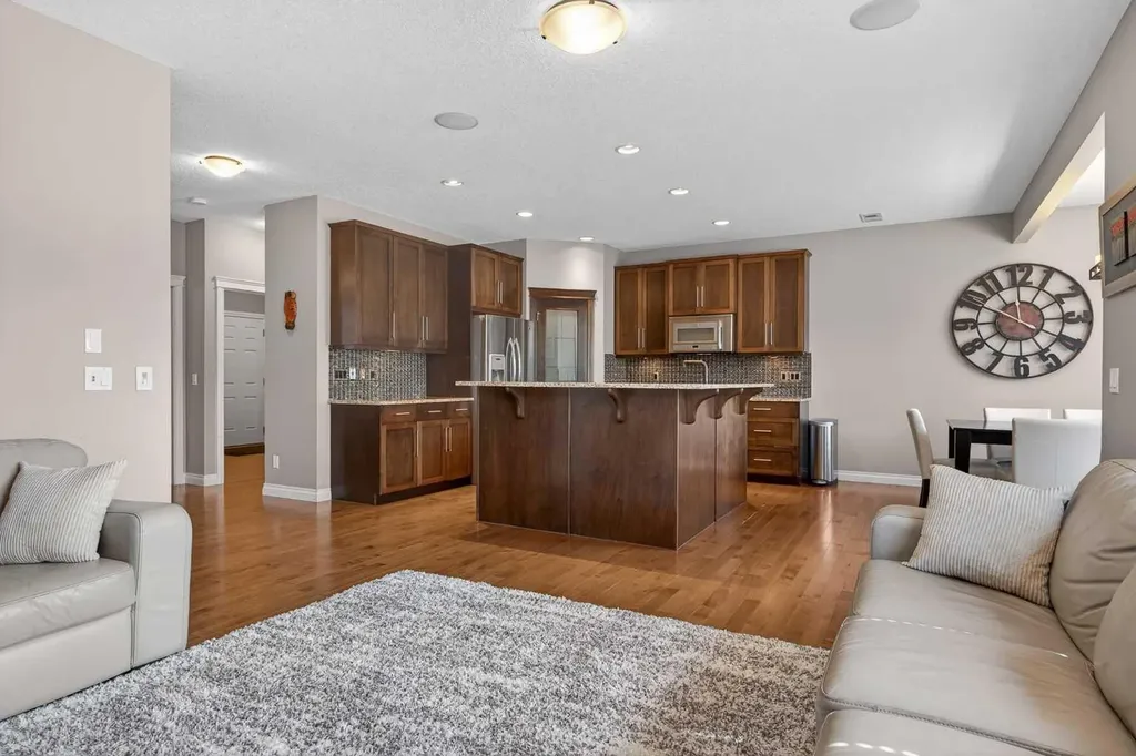 159 Sherwood Crescent NW Calgary AB T3R 0G3