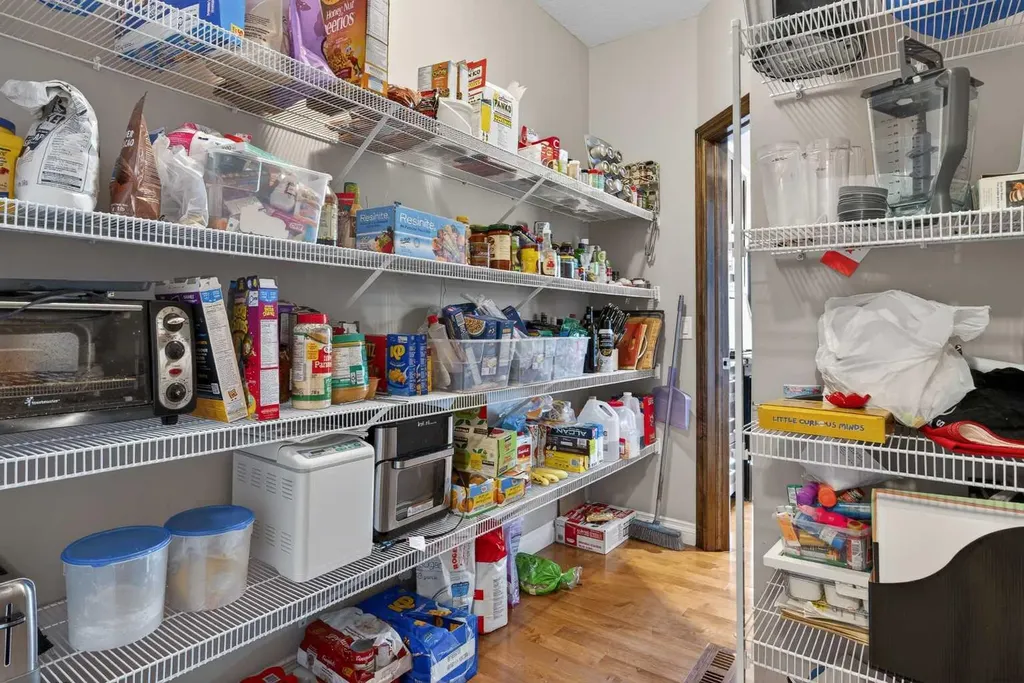 159 Sherwood Crescent NW Calgary AB T3R 0G3