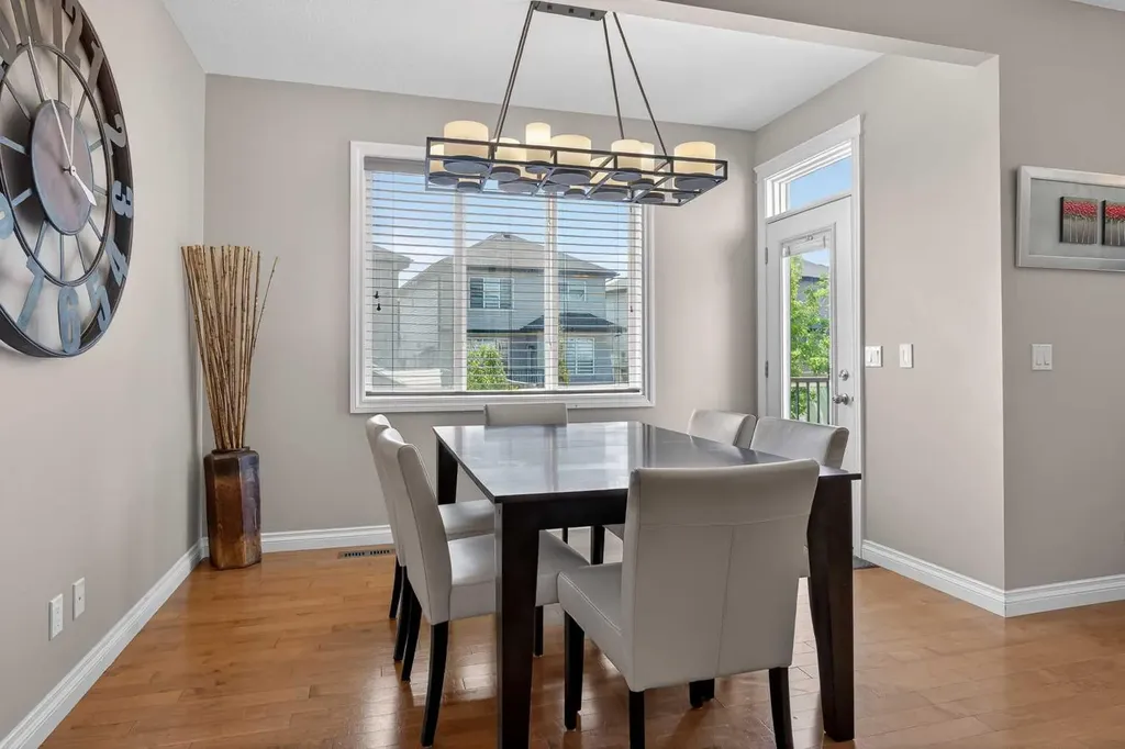 159 Sherwood Crescent NW Calgary AB T3R 0G3