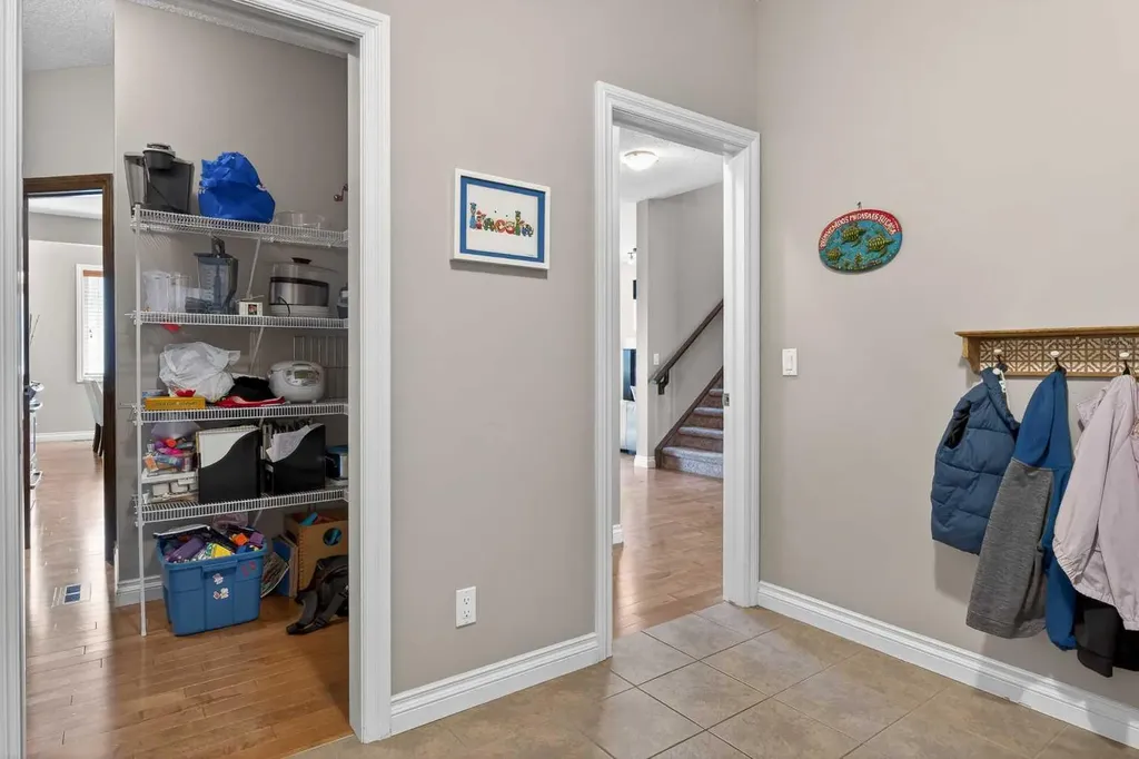 159 Sherwood Crescent NW Calgary AB T3R 0G3