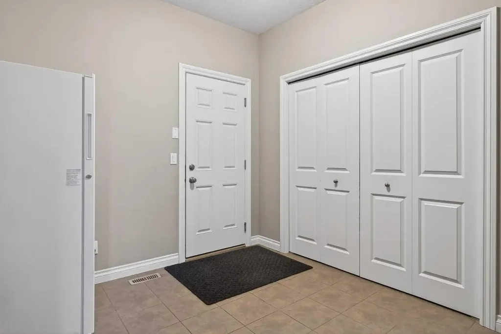 159 Sherwood Crescent NW Calgary AB T3R 0G3