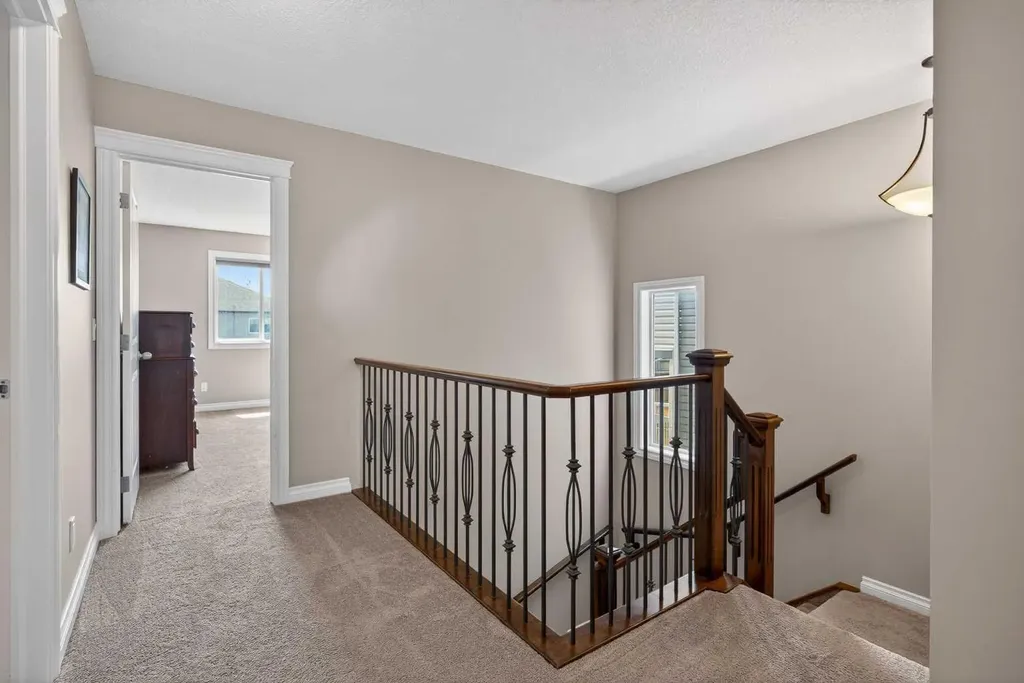 159 Sherwood Crescent NW Calgary AB T3R 0G3