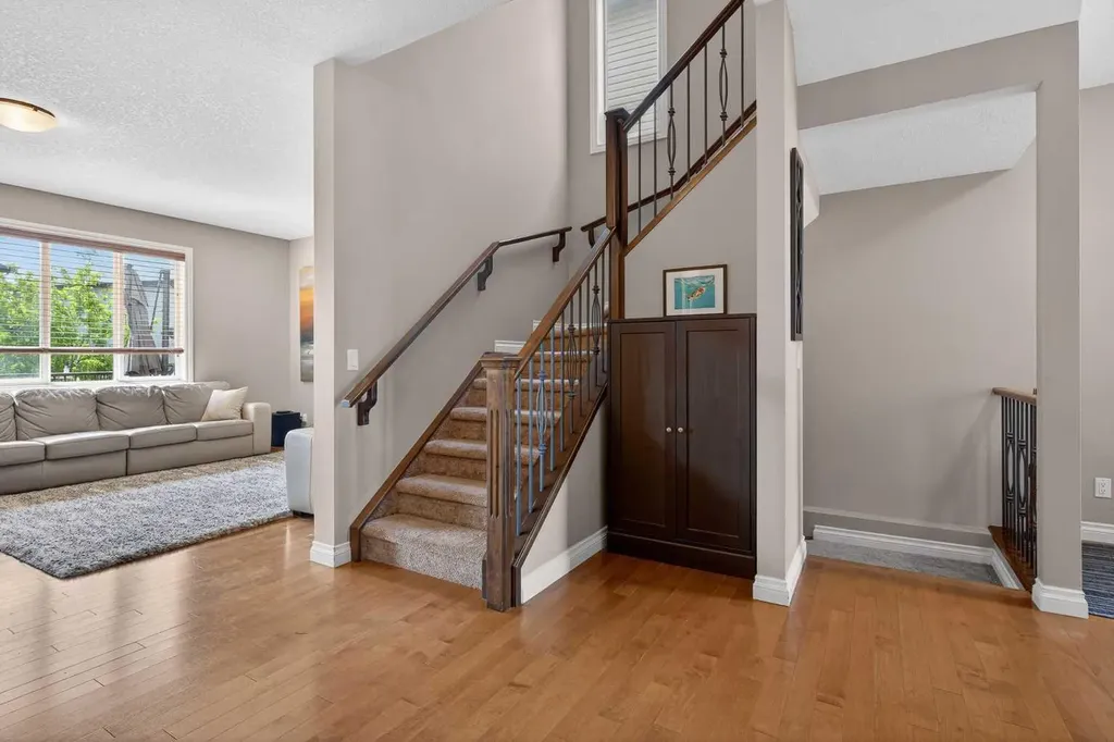 159 Sherwood Crescent NW Calgary AB T3R 0G3