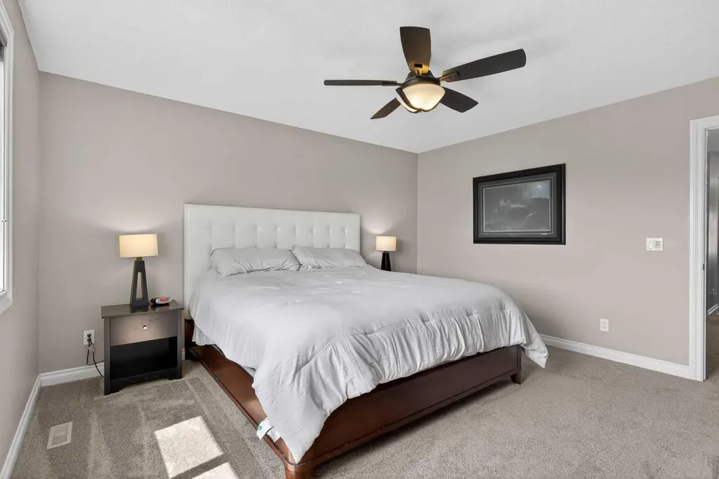 159 Sherwood Crescent NW Calgary AB T3R 0G3