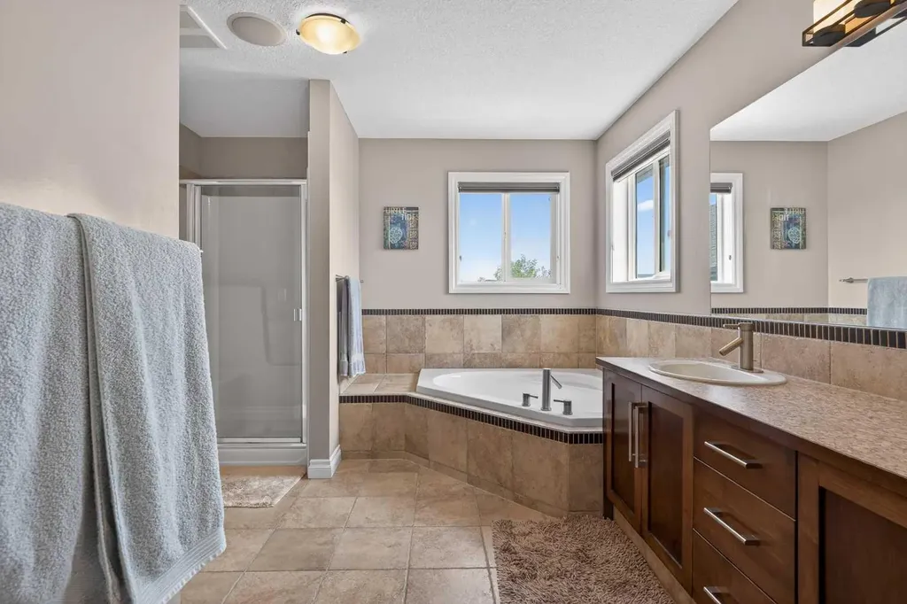 159 Sherwood Crescent NW Calgary AB T3R 0G3