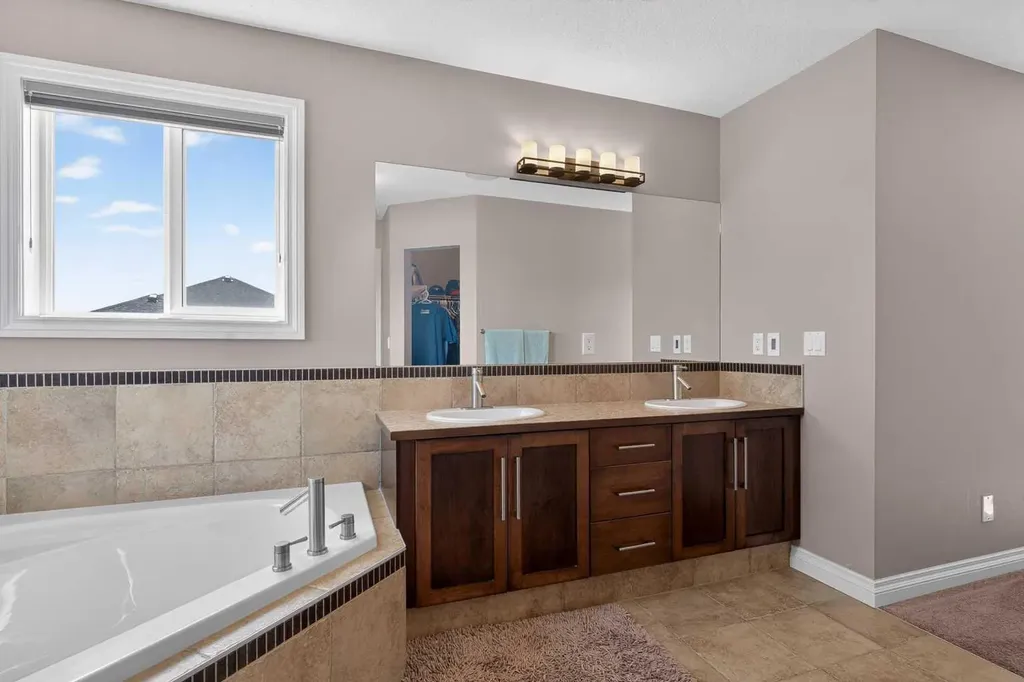 159 Sherwood Crescent NW Calgary AB T3R 0G3