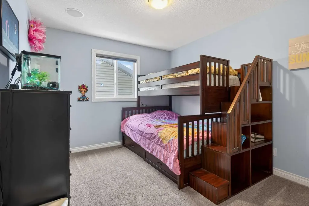 159 Sherwood Crescent NW Calgary AB T3R 0G3