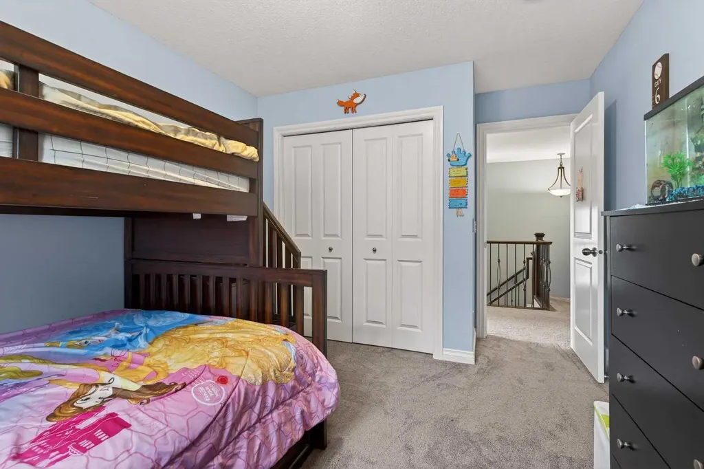 159 Sherwood Crescent NW Calgary AB T3R 0G3