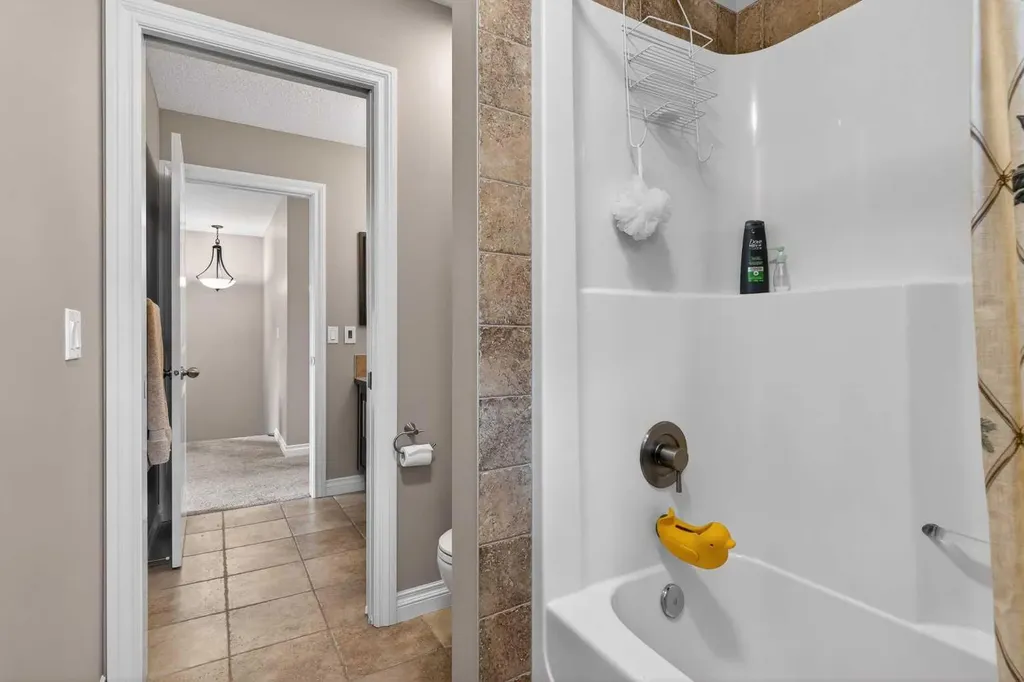 159 Sherwood Crescent NW Calgary AB T3R 0G3