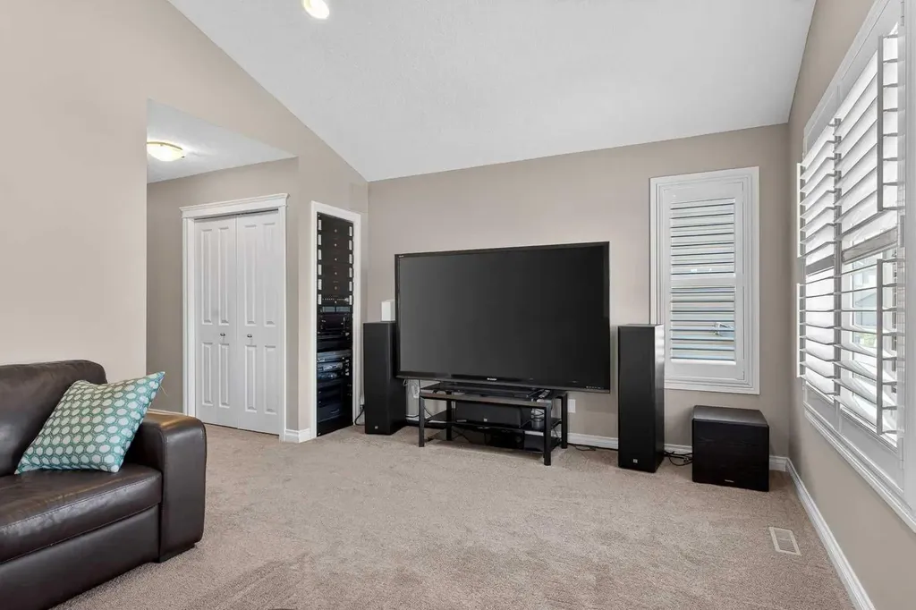 159 Sherwood Crescent NW Calgary AB T3R 0G3