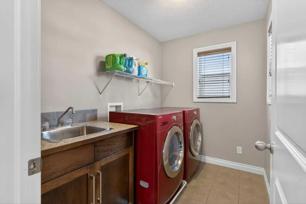 159 Sherwood Crescent NW Calgary AB T3R 0G3