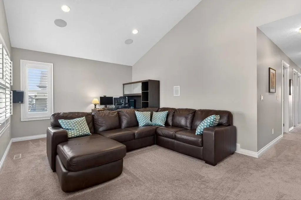 159 Sherwood Crescent NW Calgary AB T3R 0G3