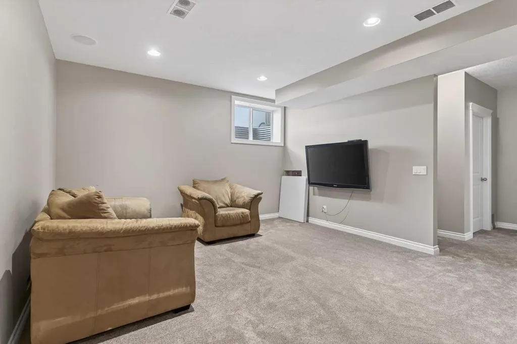 159 Sherwood Crescent NW Calgary AB T3R 0G3