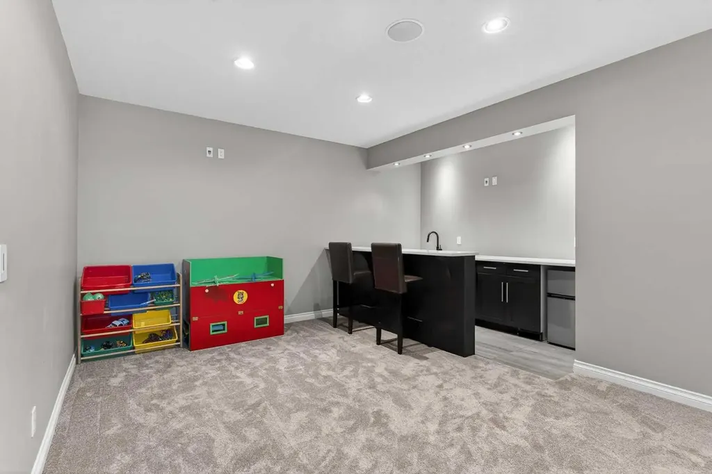 159 Sherwood Crescent NW Calgary AB T3R 0G3
