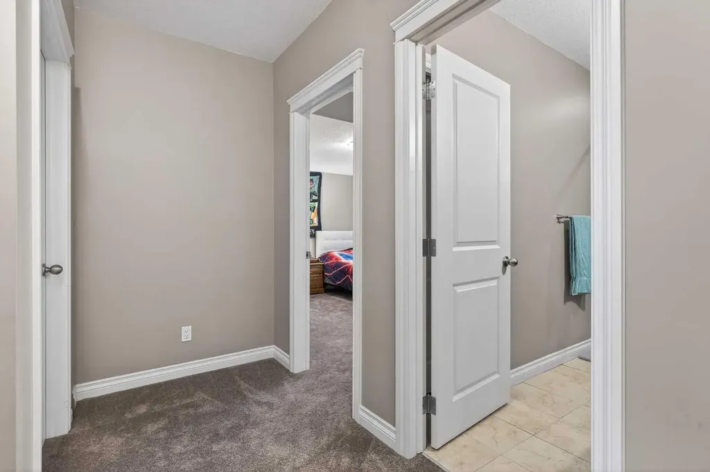 159 Sherwood Crescent NW Calgary AB T3R 0G3