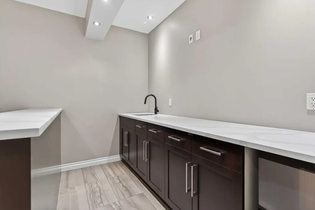 159 Sherwood Crescent NW Calgary AB T3R 0G3