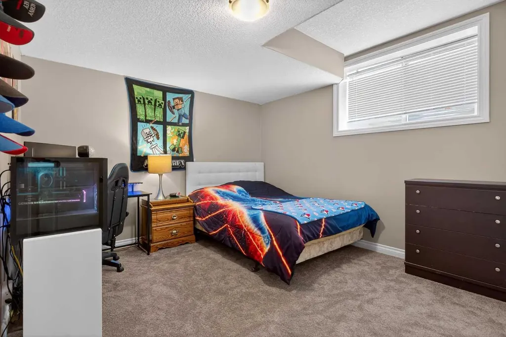159 Sherwood Crescent NW Calgary AB T3R 0G3