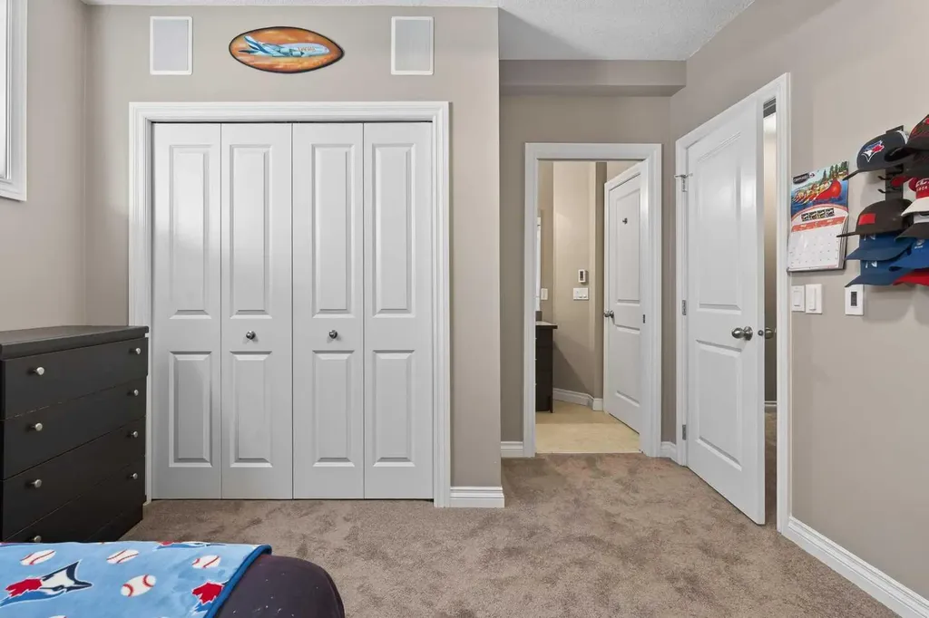 159 Sherwood Crescent NW Calgary AB T3R 0G3