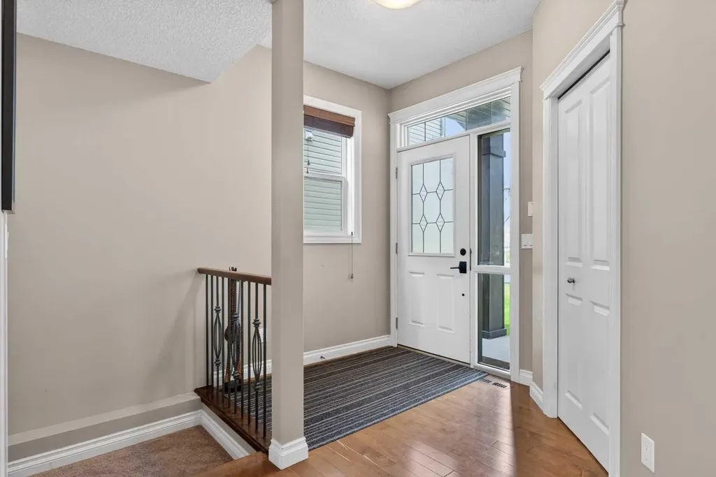 159 Sherwood Crescent NW Calgary AB T3R 0G3