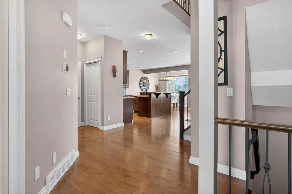 159 Sherwood Crescent NW Calgary AB T3R 0G3