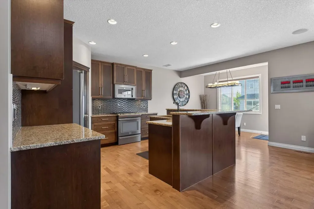 159 Sherwood Crescent NW Calgary AB T3R 0G3