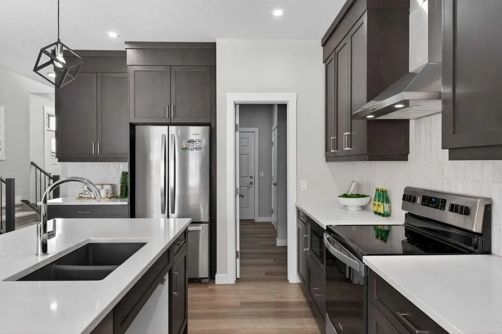 31 Herron Rise NE Calgary AB T3P 1Y1