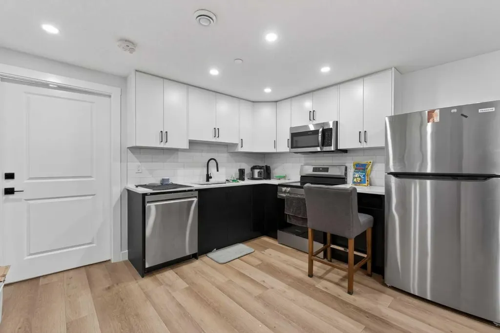 31 Herron Rise NE Calgary AB T3P 1Y1