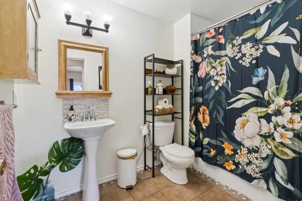 11175 Sacramento Drive SW Calgary AB T2W 0J6
