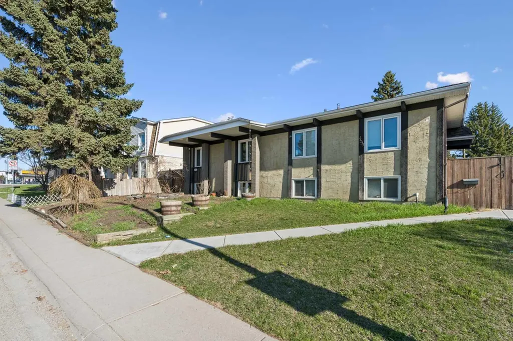11175 Sacramento Drive SW Calgary AB T2W 0J6