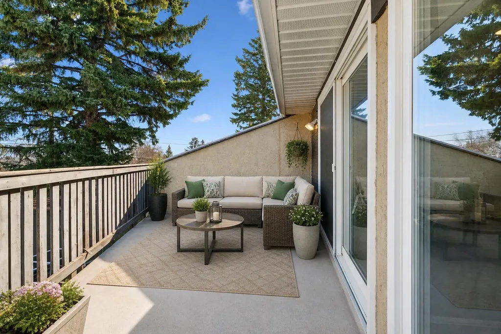 11175 Sacramento Drive SW Calgary AB T2W 0J6