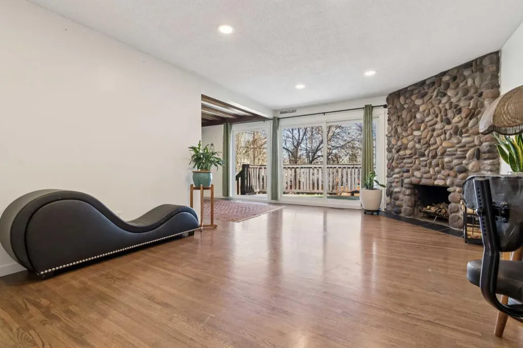 11175 Sacramento Drive SW Calgary AB T2W 0J6