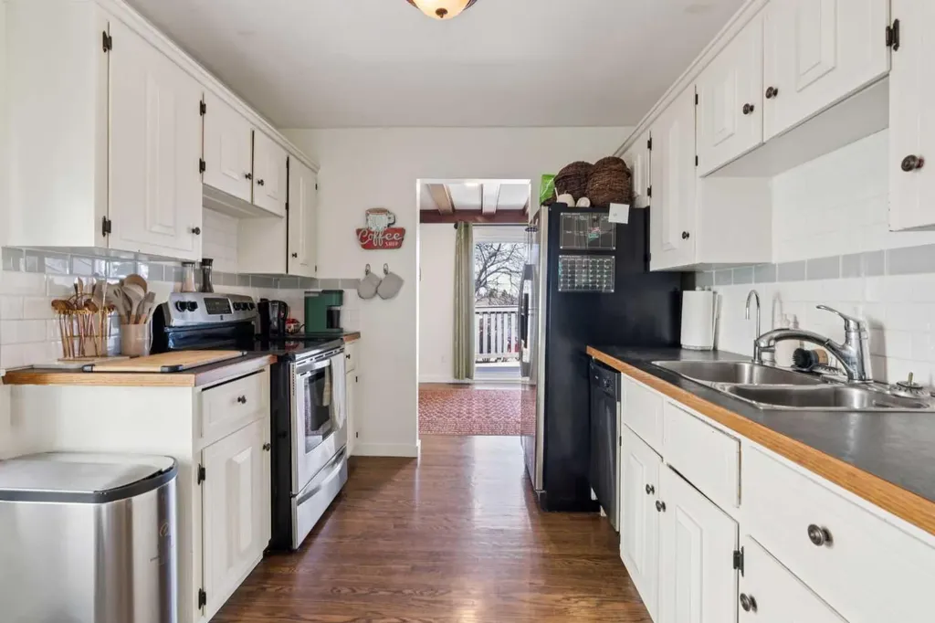 11175 Sacramento Drive SW Calgary AB T2W 0J6